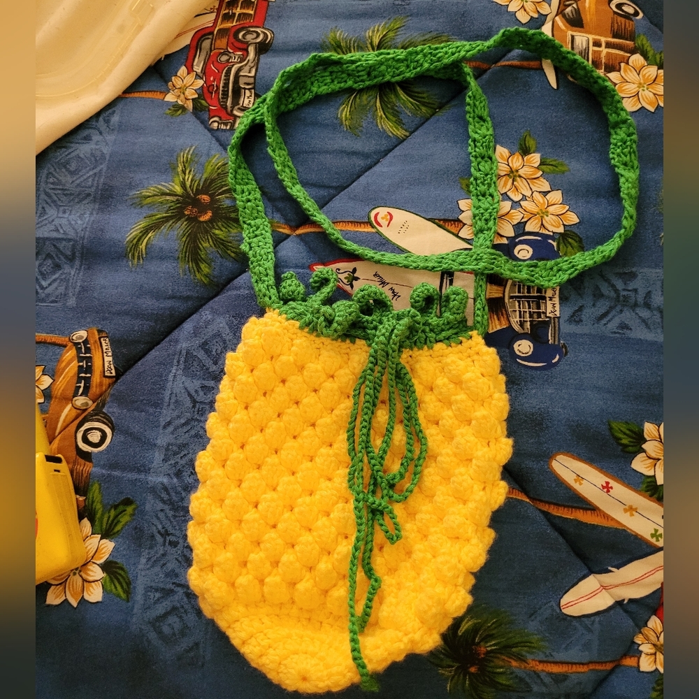 Pineapple purse